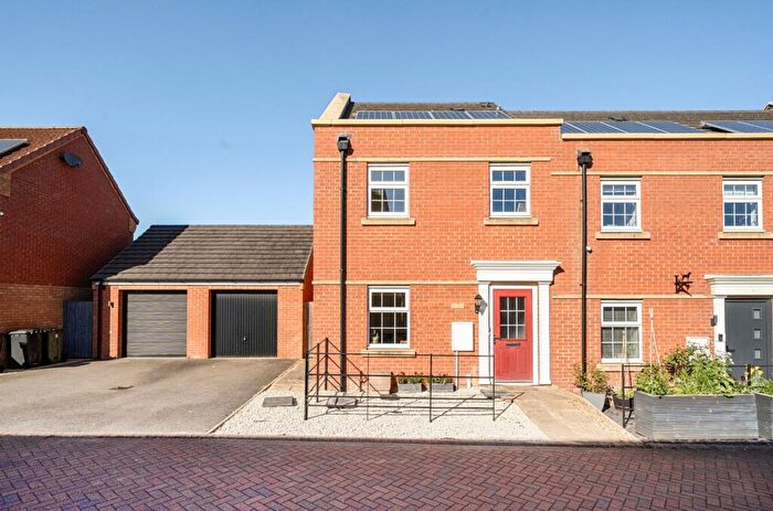 3 Bedroom End Of Terrace House For Sale In Witham Crescent, Bourne, PE10