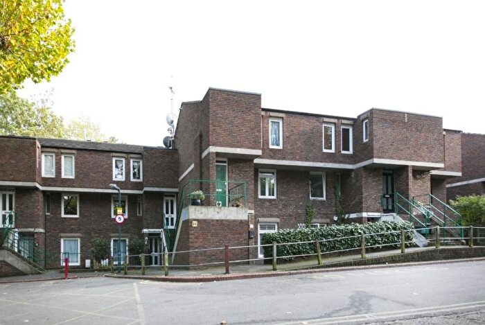 1 Bedroom Flat To Rent In Staveley Close, Islington, N7