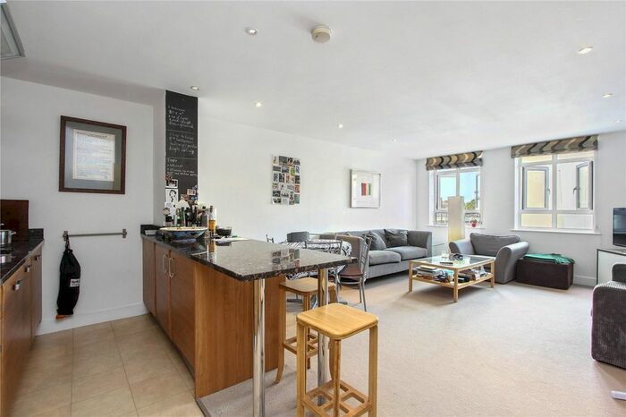 2 Bedroom Flat To Rent In Clapham High Street, London, SW4