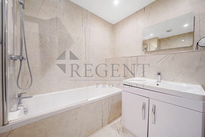 1 Bedroom Flat To Rent In The Gables, Tanyard Lane, DA5