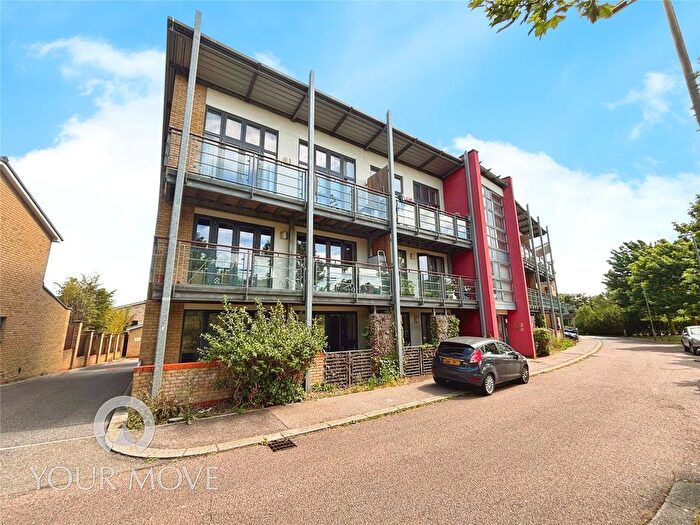 2 Bedroom Flat To Rent In Park Lane, Greenhithe, Kent, DA9