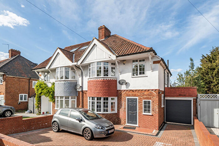 3 Bedroom Semi-Detached House For Sale In Wricklemarsh Road, London, SE3