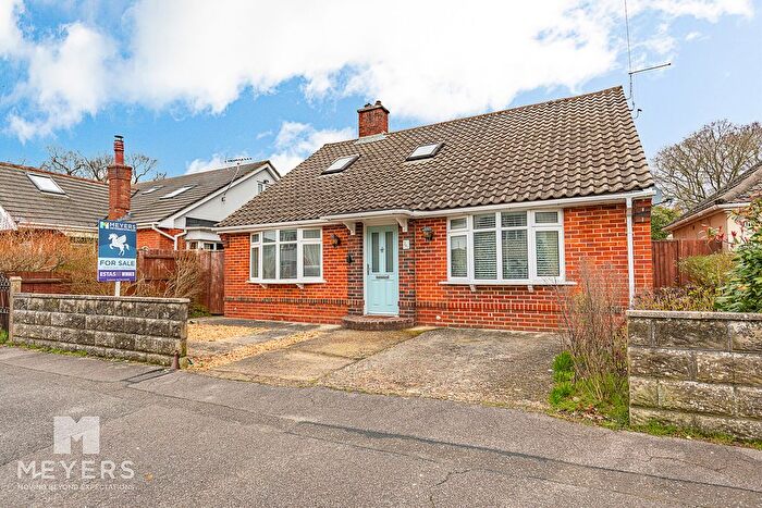 4 Bedroom Chalet For Sale In Elm Avenue, Christchurch, BH23