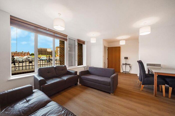 3 Bedroom Apartment To Rent In Brady Street, E1