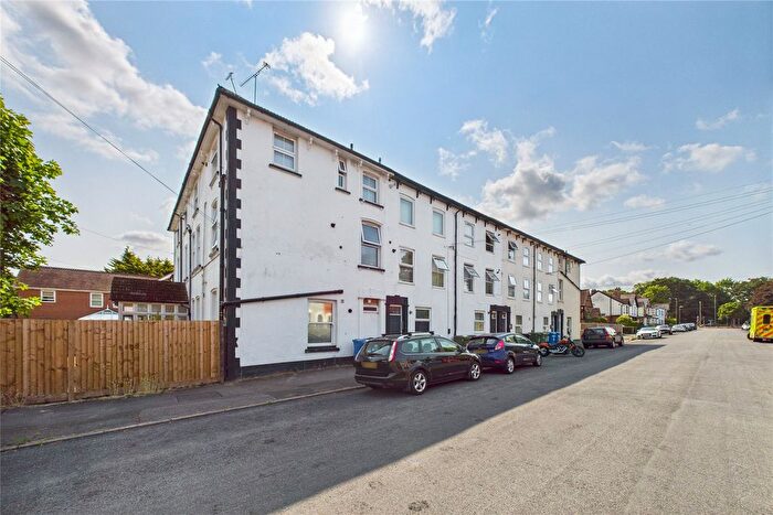 2 Bedroom Maisonette To Rent In Southampton Street, Farnborough, Hampshire, GU14