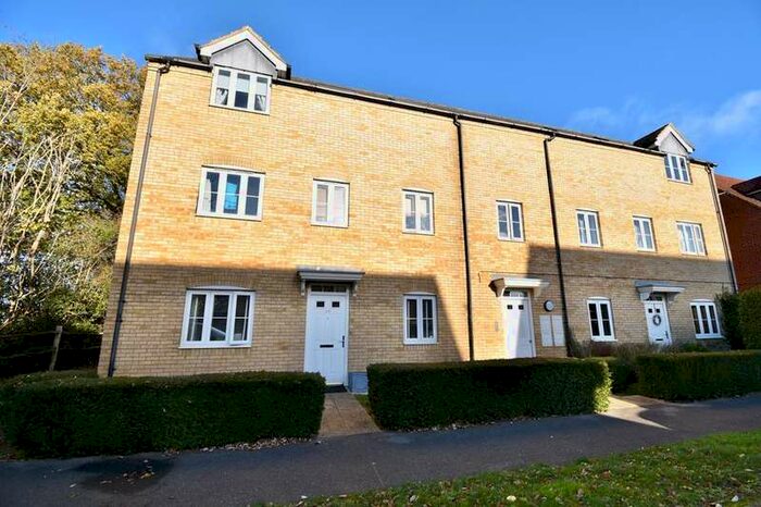 2 Bedroom Ground Flat To Rent In Haybluff Drive, Stevenage, SG1