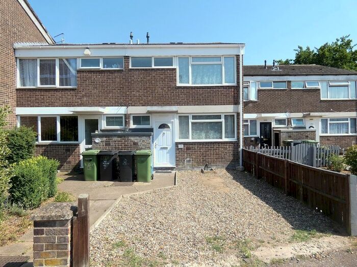 3 Bedroom Semi-Detached House To Rent In Canterbury Way, Thetford, IP24