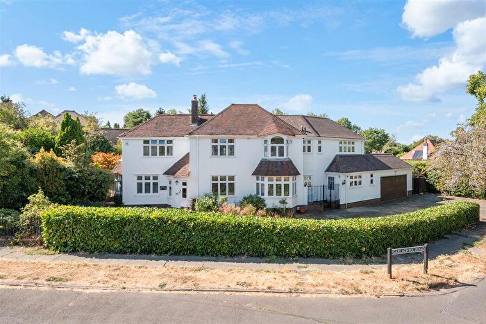 4 Bedroom Detached House For Sale In Shawley Way, Epsom, KT18