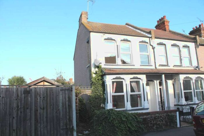 3 Bedroom End Of Terrace House To Rent In Northumberland Avenue, Southend On Sea, Essex, SS1