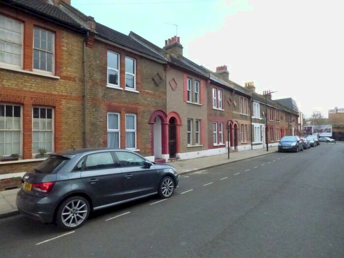 3 Bedroom Terraced House To Rent In Stevens Avenue, Hackney, E9