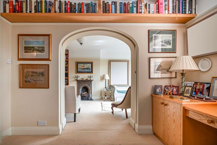 2 Bedroom Flat For Sale In Friars Lane, Richmond, TW9
