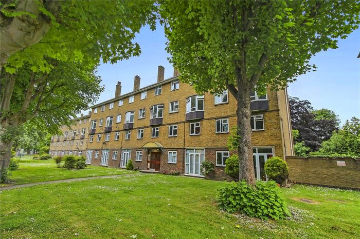 3 Bedroom Maisonette To Rent In Spencer Park, London, SW18