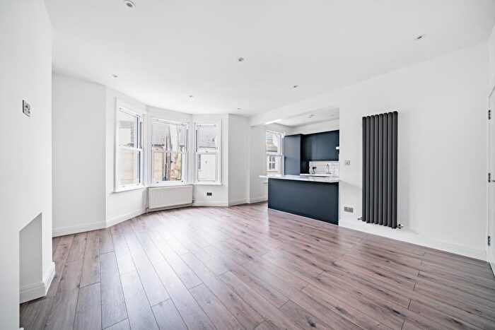 2 Bedroom Flat To Rent In Larkfield Road, Richmond, TW9