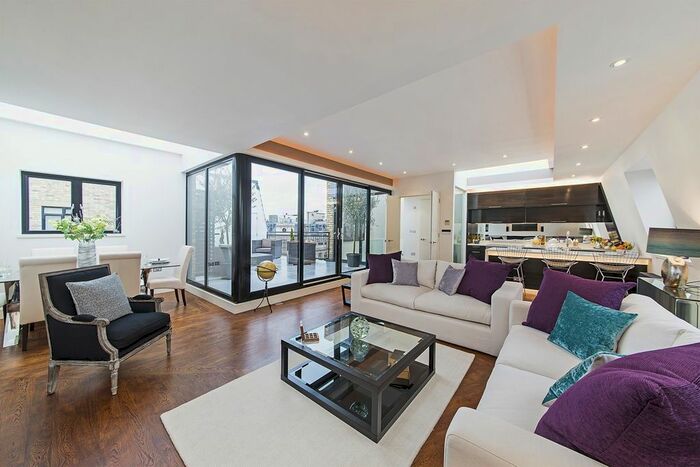 3 Bedroom Flat To Rent In Armitage Apartments, Great Portland Street, London, W1W