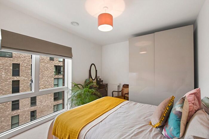 2 Bedroom Flat To Rent In Chichester Lodge, Peartree Way, Greenwich, London, SE10