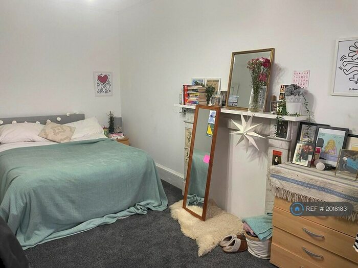 4 Bedroom Flat To Rent In Barrington Drive, Glasgow, G4