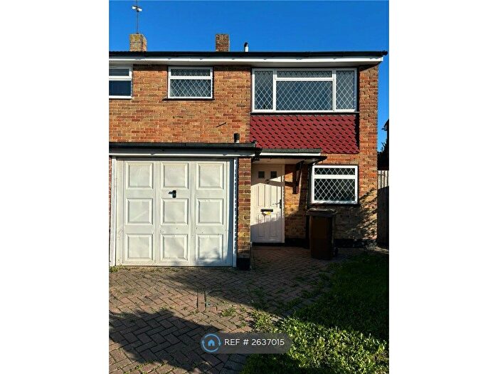 3 Bedroom Semi-detached House To Rent In Harptree Drive, Chatham, ME5
