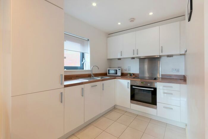 1 Bedroom Flat To Rent In Putney Hill, London, SW15