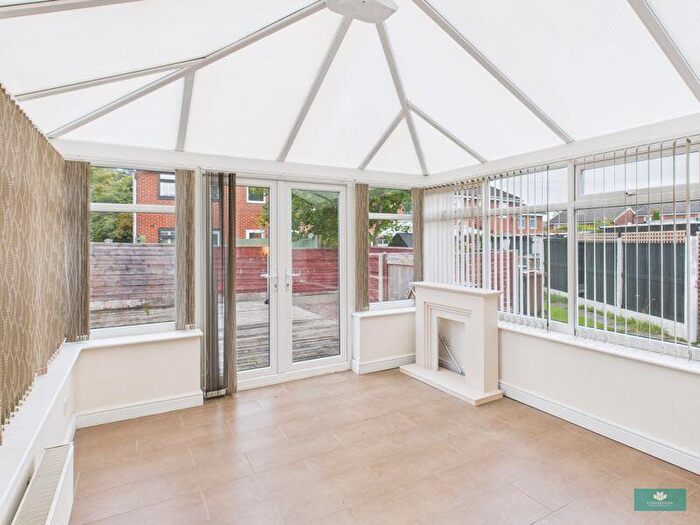 2 Bedroom Semi-Detached House For Sale In Vine Close, Shaw, OL2