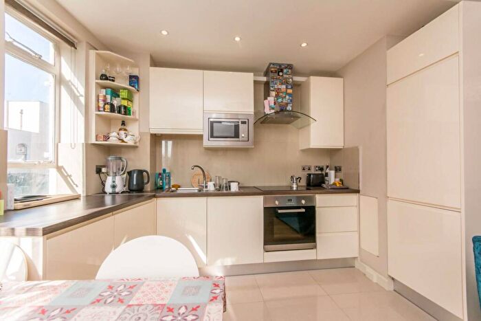 1 Bedroom Flat To Rent In Prince Albert Road, St John's Wood, London, NW8