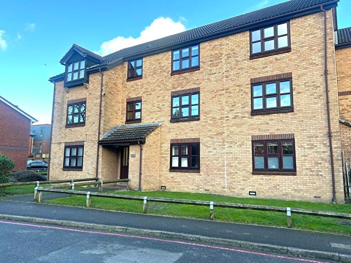 2 Bedroom Flat To Rent In Portland Road, Seven Sisters, London, N15