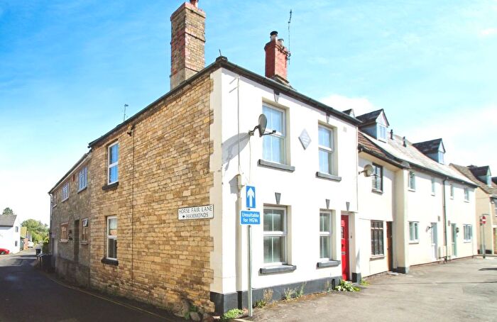 2 Bedroom Cottage For Sale In Calcutt Street, Cricklade, SN6
