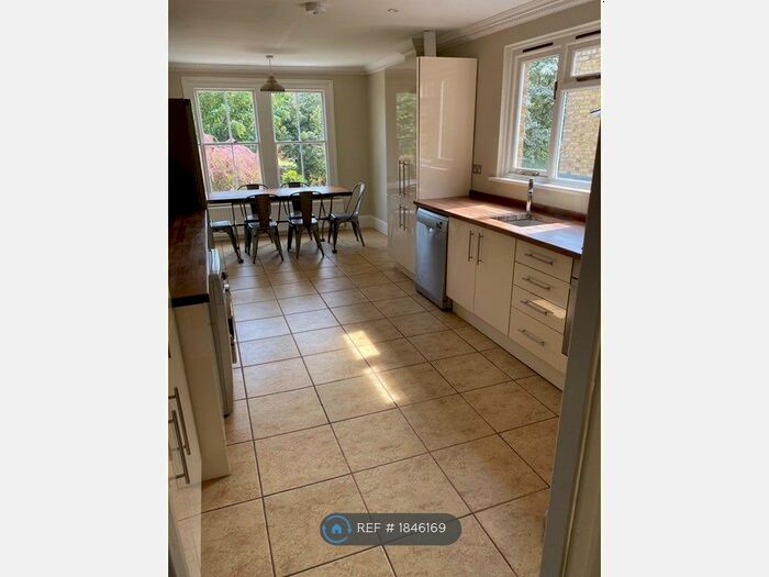 2 Bedroom Flat To Rent In Leppoc Road, London, SW4