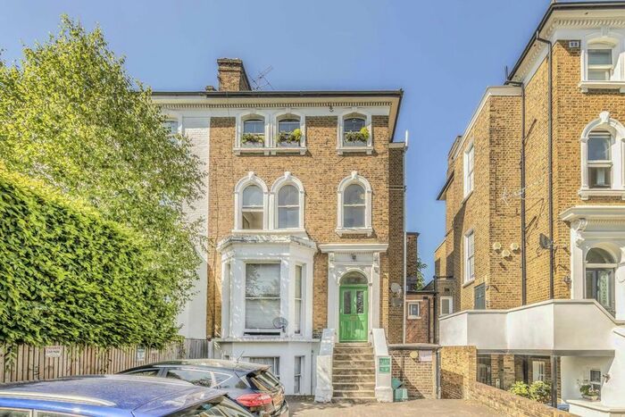 Studio To Rent In Castlebar Road, London, W5