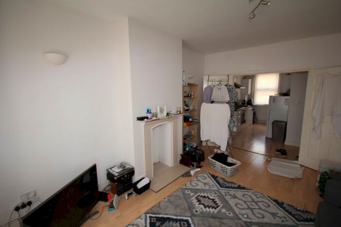 1 Bedroom Maisonette To Rent In High Street, Uxbridge, UB8