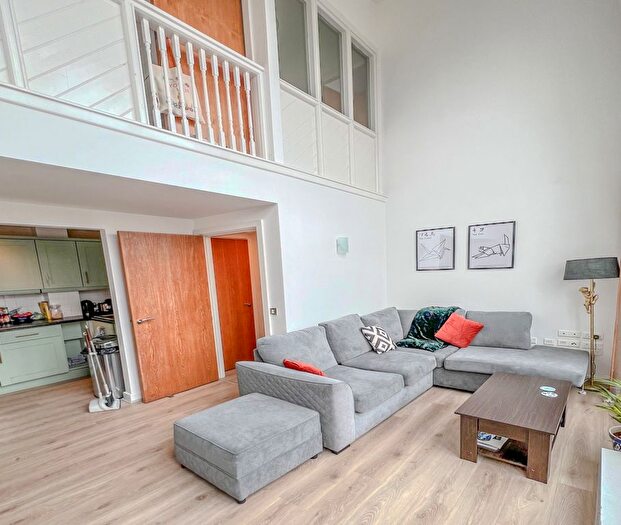 2 Bedroom Flat To Rent In Heritage Court, Birmingham, B18