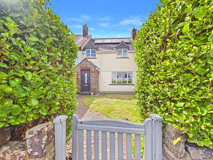 3 Bedroom Semi-Detached House For Sale In Cromwell Drive, Redberth, SA70