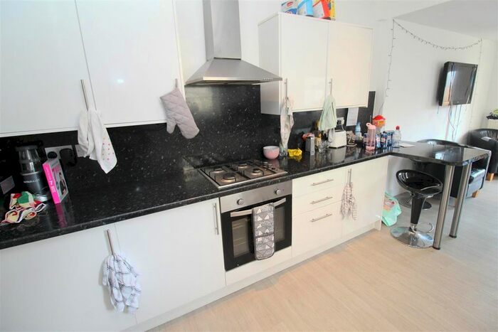 6 Bedroom Property To Rent In Harriet Street, Cathays, Cardiff, CF24