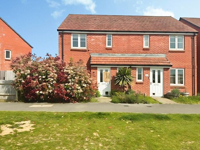 3 Bedroom Semi-Detached House For Sale In Coberley Drive, Salisbury, SP2