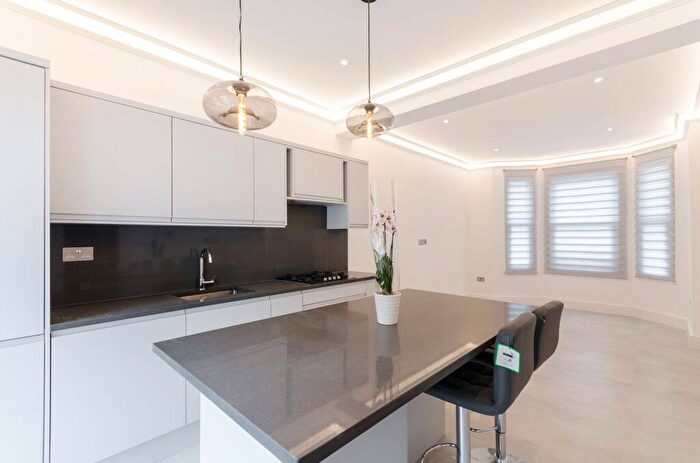 3 Bedroom End Of Terrace House To Rent In Warwick Grove, Surbiton, KT5