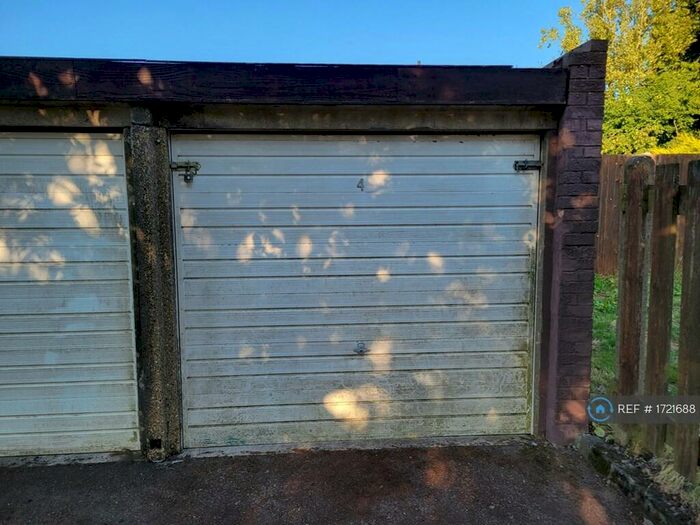 1 Bedroom Flat To Rent In Turnberry Avenue, Leeds, LS17