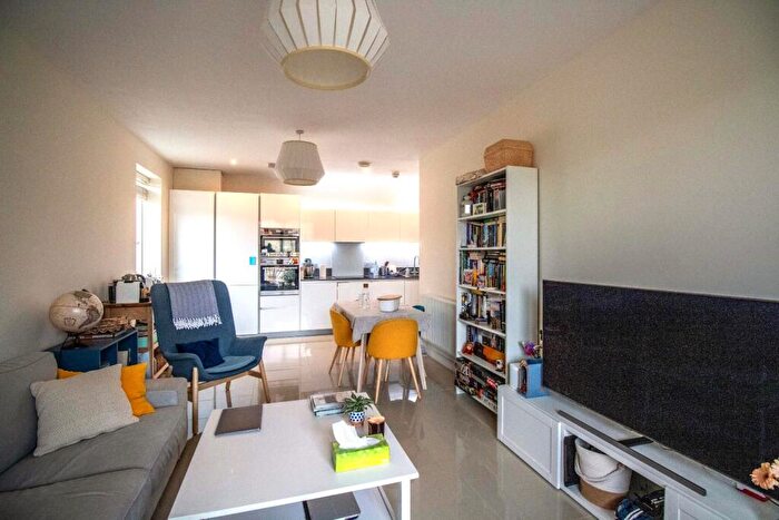 2 Bedroom Apartment To Rent In Seekings Close, Trumpington, Cambridge, CB2