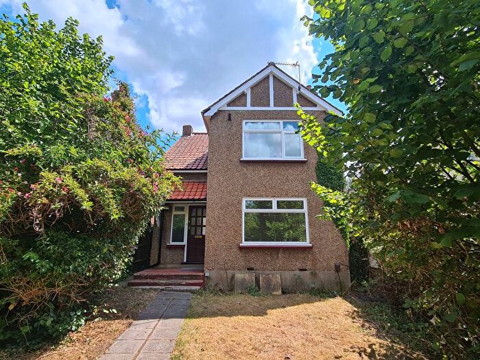 3 Bedroom Detached House For Sale In Leatherhead Road, Great Bookham, Surrey, KT23