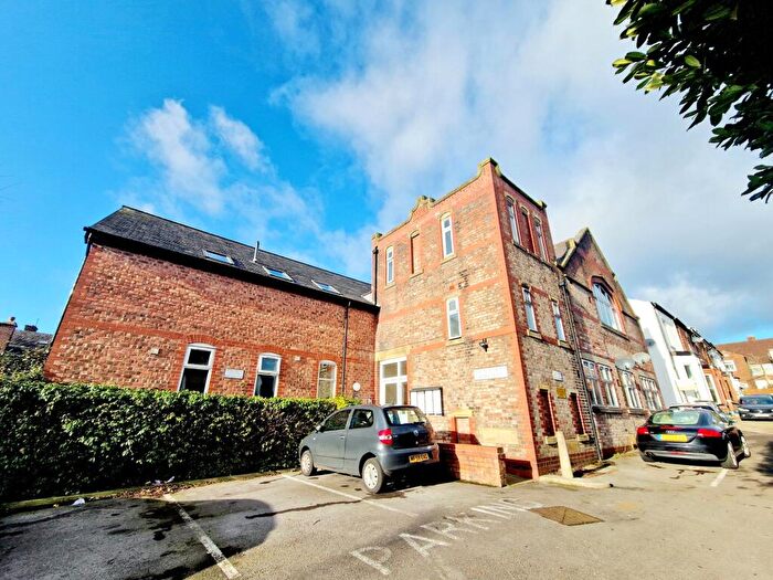 2 Bedroom Flat To Rent In Devonshire Place, Prestwich, M25
