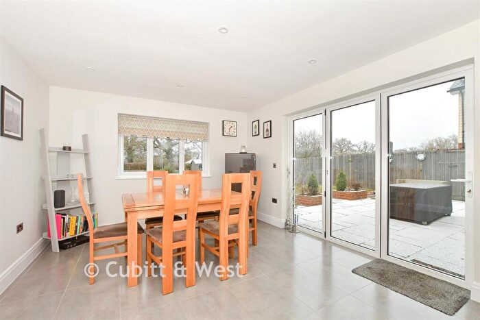 4 Bedroom Link Detached House For Sale In Bannisters Croft, Blindley Heath, Lingfield, Surrey, RH7