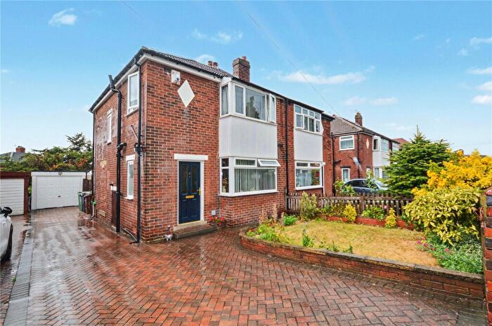 3 Bedroom Semi-Detached House For Sale In Waincliffe Terrace, Leeds, LS11