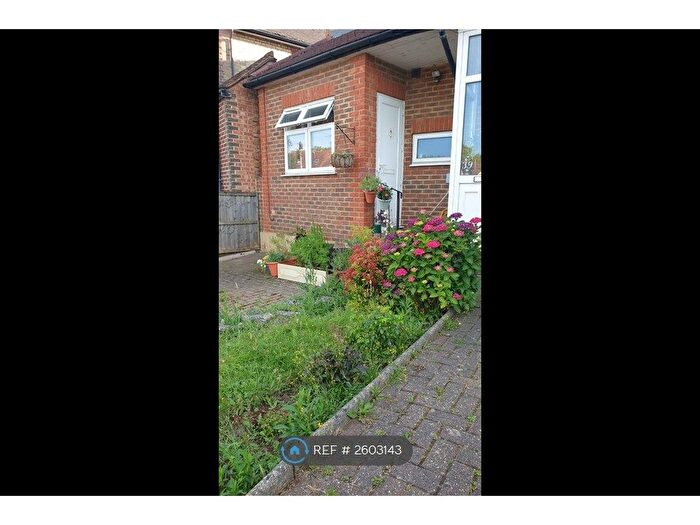 Studio To Rent In Chanctonbury Way, London, N12