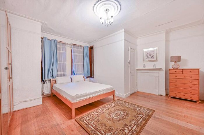 3 Bedroom Flat To Rent In Bertie Road, Willesden Green, London, NW10