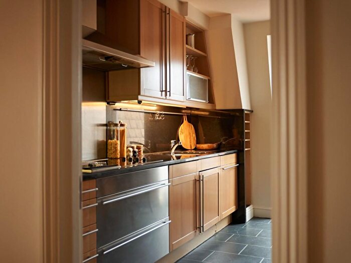 3 Bedroom Flat To Rent In Randolph Avenue, London, W9