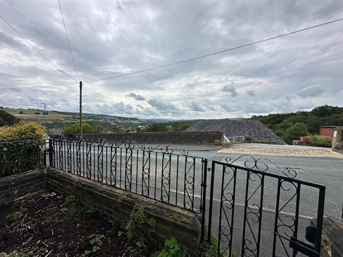 2 Bedroom End Of Terrace House To Rent In Willow View, Sowerby Bridge, HX6