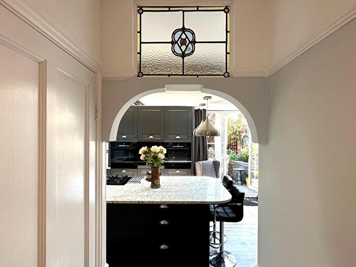 3 Bedroom End Of Terrace House For Sale In Hart Lane, Round Green, Luton, Bedfordshire, LU2