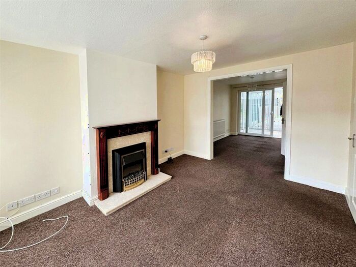 3 Bedroom Semi-Detached House To Rent In Thirlmere Road, Bedworth, Warwickshire, CV12