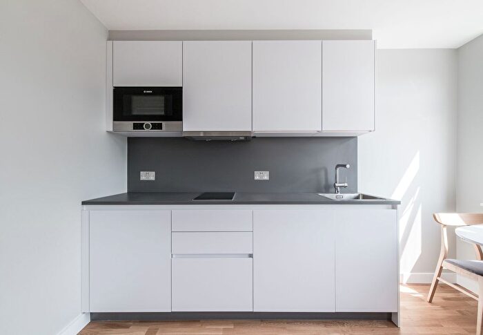 Studio To Rent In Howard Road, London, NW2