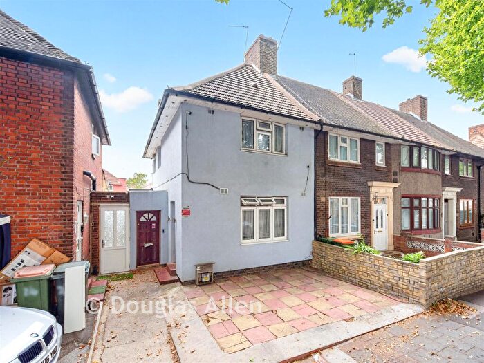 2 Bedroom End Of Terrace House For Sale In Prince Regent Lane, Plaistow, London, E13