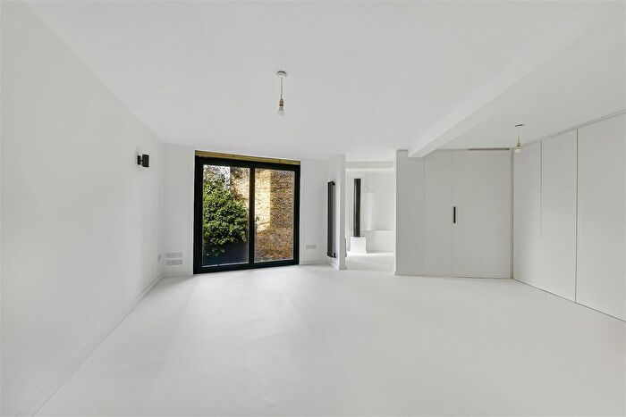 Property For Sale In St. Quintin Gardens, London, W10