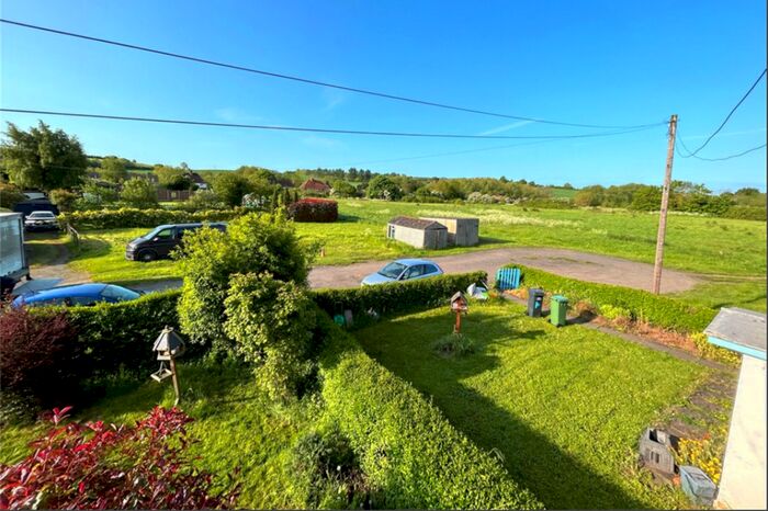3 Bedroom Semi-Detached House For Sale In Sidings Lane, Charlton, Pershore, WR10